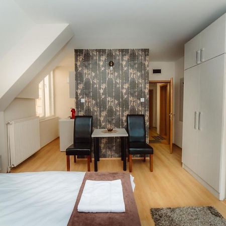 Duga Apartmani Kragujevac Esterno foto