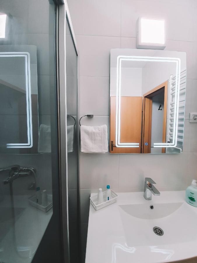 Duga Apartmani Kragujevac Esterno foto