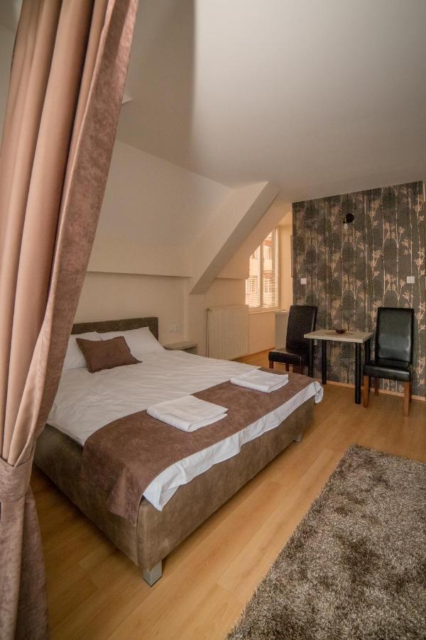 Duga Apartmani Kragujevac Esterno foto