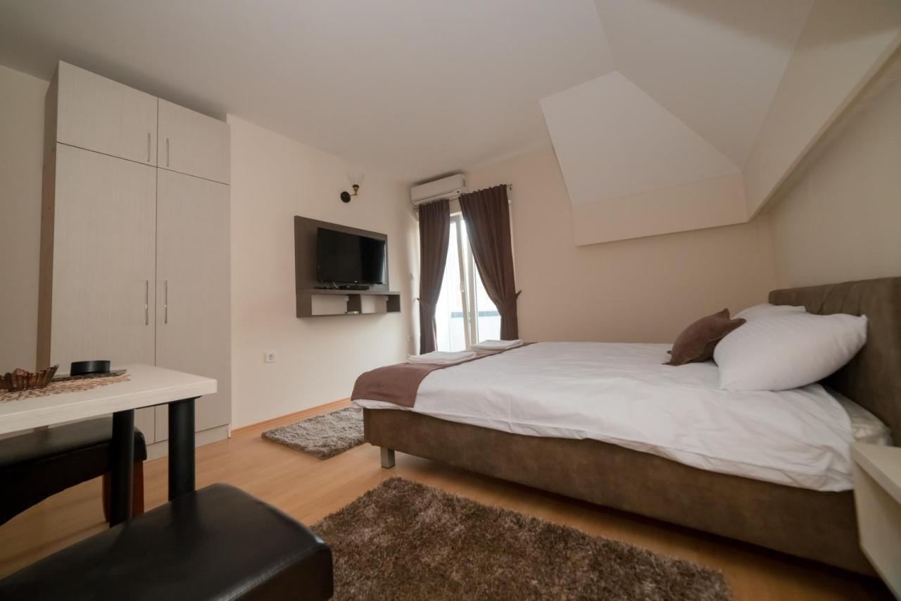 Duga Apartmani Kragujevac Esterno foto