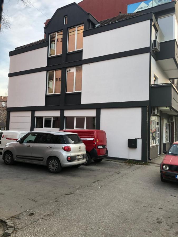 Duga Apartmani Kragujevac Esterno foto