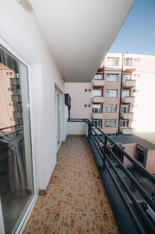 Duga Apartmani Kragujevac Esterno foto